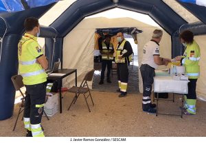 La unidad móvil de vacunación se instala junto a la Facultad de Ciencias de la Información de la Universidad de Alcalá en Guadalajara