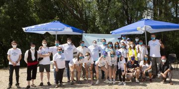 Los voluntarios de manantial de Solán de Cabras realizan una actividad medioambiental de ocio con jóvenes y familias de Cuenca