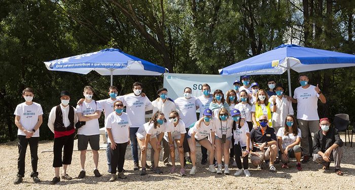 Los voluntarios de manantial de Solán de Cabras realizan una actividad medioambiental de ocio con jóvenes y familias de Cuenca 1 Los voluntarios de manantial de Solán de Cabras realizan una actividad medioambiental de ocio con jóvenes y familias de Cuenca