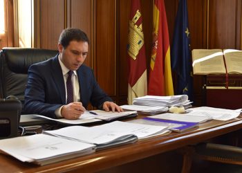 Martínez Chana firma la adquisición de la primera parcela del Parque Científico y Tecnológico de Economía Circular de Cuenca