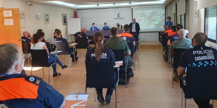 Más de una treintena de integrantes de grupos de emergencia reciben formación en reanimación cardiopulmonar y atención sanitaria inicial 1 Más de una treintena de integrantes de grupos de emergencia reciben formación en reanimación cardiopulmonar y atención sanitaria inicial