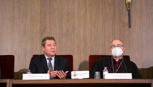 Page destaca la capacidad de escucha que tiene la Iglesia católica y reconoce la necesidad de que sea una institución permeable