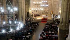 Pareja vive con emoción y responsabilidad el Día de la Virgen de los Remedios