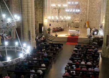 Pareja vive con emoción y responsabilidad el Día de la Virgen de los Remedios