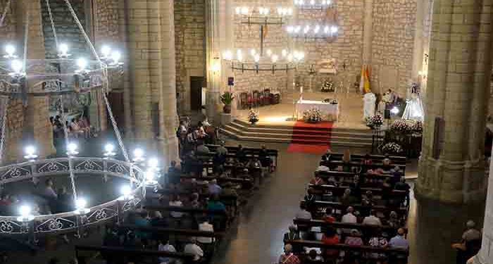 Pareja vive con emoción y responsabilidad el Día de la Virgen de los Remedios