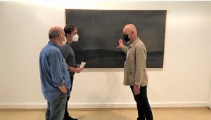 Reabre la sala de exposiciones de Aguirre con una selección de óleos de Manuel Macías a modo de “diario imaginario”