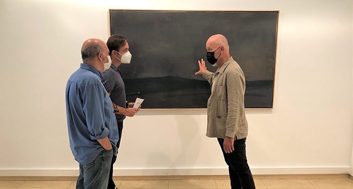 Reabre la sala de exposiciones de Aguirre con una selección de óleos de Manuel Macías a modo de “diario imaginario”