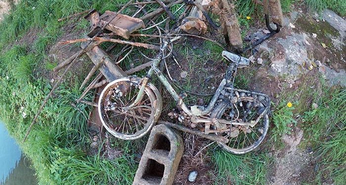 segunda limpieza del fondo subacuatico del rio tajo bajo el puente de trillo 1