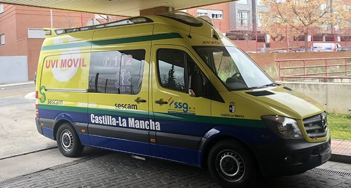 Un hombre resulta gravemente herido tras apagar el incendio de su tractor en Fuente de Pedro Naharro 1 UVI