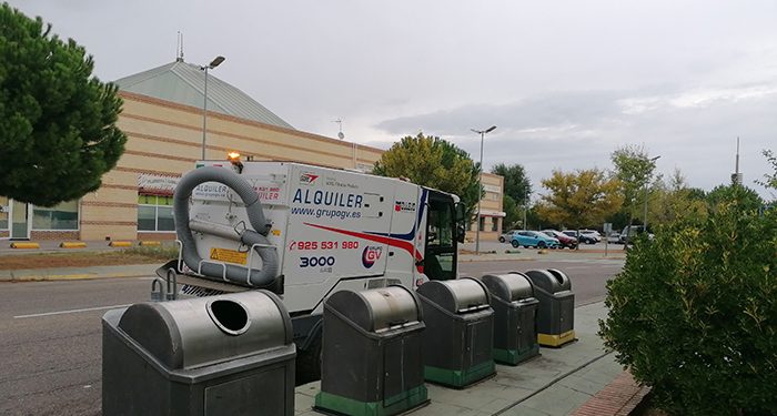 Villanueva de la Torre intensifica su limpieza viaria y de zonas verdes con el inicio de prestación del servicio por parte de la nueva empresa concesionaria