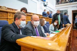 Page anuncia la supresión de la tasa de caza y pesca en Castilla-La Mancha y múltiples deducciones para empresas y familias