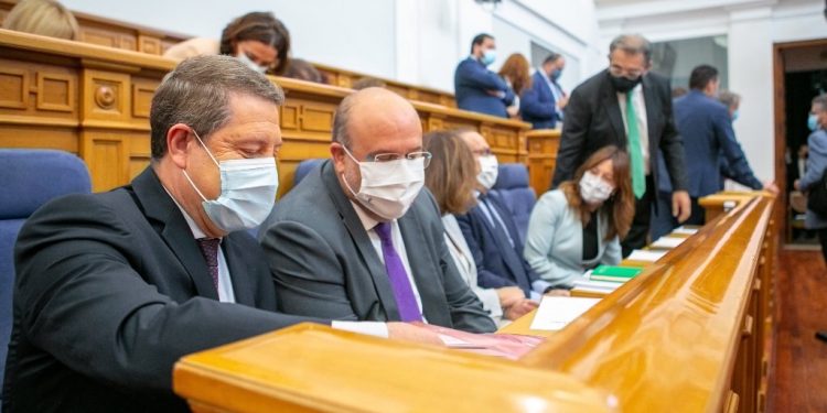 Page anuncia la supresión de la tasa de caza y pesca en Castilla-La Mancha y múltiples deducciones para empresas y familias