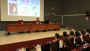 Alicia Palmer invita a la juventud a reflexionar y debatir sobre temas como feminismo y violencia de género a través del cómic