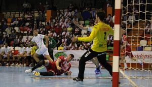 Arrolladora victoria del Incarlopsa Cuenca ante un Iberoquinoa Antequera con la L de Asobal