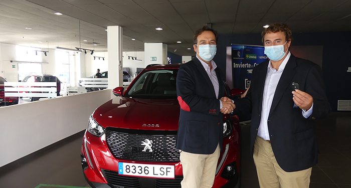 Auracar Automóviles entrega las llaves del Peugeot 2008 para su utilización por Invierte en Cuenca 1 Auracar Automóviles entrega las llaves del Peugeot 2008 para su utilización por Invierte en Cuenca