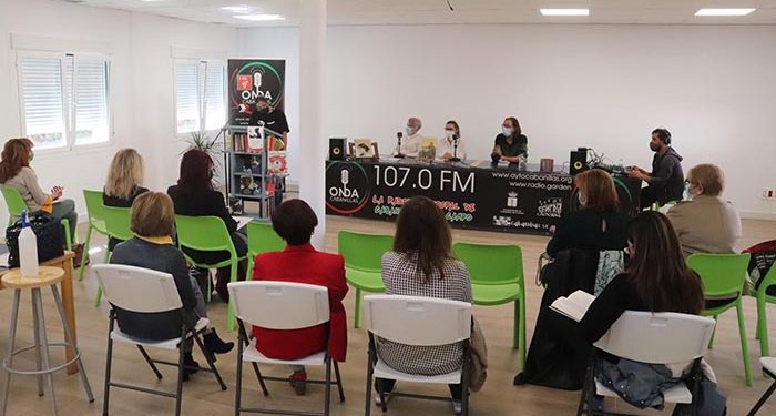 Cabanillas celebra las «letras de mujer» con un emotivo acto en la Biblioteca León Gil
