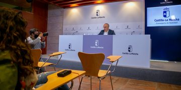 Castilla-La Mancha solicitará la aprobación de la administración de una dosis adicional de la vacuna contra el COVID-19 a todos los mayores de 65 años