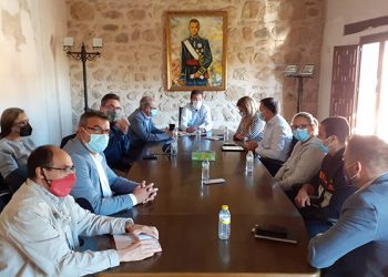 CCOO y UGT, JCCM, Diputación y Ayuntamiento de Iniesta comienzan a diseñar planes de futuro tras la inminente marcha de Florette