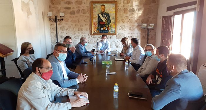 CCOO y UGT, JCCM, Diputación y Ayuntamiento de Iniesta comienzan a diseñar planes de futuro tras la inminente marcha de Florette