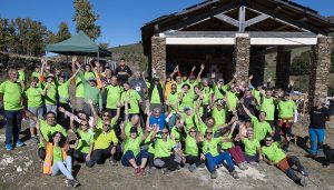 Cerca de cien senderistas participan en la recuperación de la ruta de subida al Alto Rey