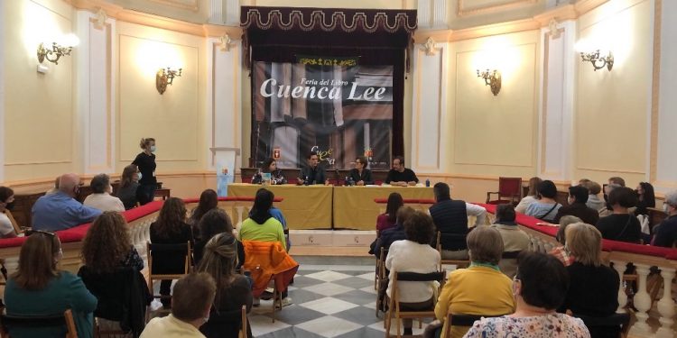 Christian Gálvez aboga por celebrar “todas esas cosas buenas que nos dieron la cultura y la literatura cuando los tiempos eran más oscuros”