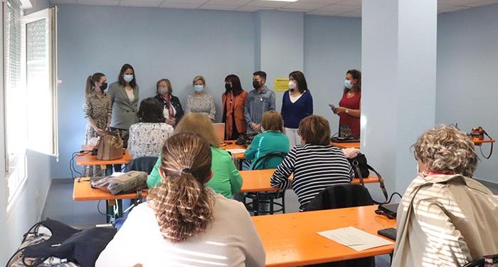 Comienza en Cabanillas el curso de nuevas tecnologías contra la brecha digital, con una decena de participantes 1 Comienza en Cabanillas el curso de nuevas tecnologías contra la brecha digital, con una decena de participantes