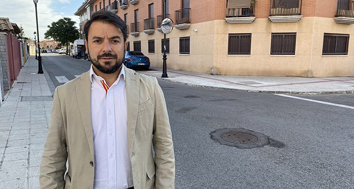 Desalojan un bloque de viviendas ocupado en el centro de Alovera..., y VOX lo celebra