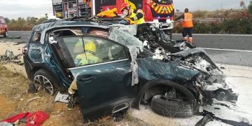 Dos mujeres heridas de gravedad tras colisionar el turismo en el que viajaban con un camión en la A-3