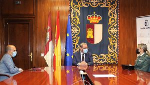 El delegado de la Junta y el presidente de las Cortes de Castilla-La Mancha reciben a la nueva jefa de la Comandancia de la Guardia Civil de Guadalajara