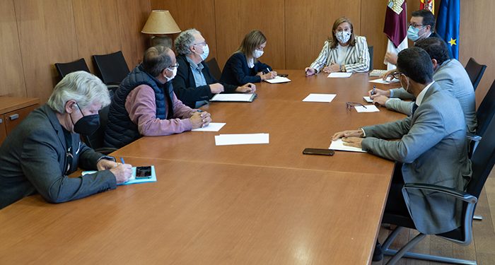 El Gobierno regional aumentará hasta los 14 millones de euros las ayudas para la adquisición de libros de texto para adecuarlos a la nueva Ley de Educación 1 El Gobierno regional aumentará hasta los 14 millones de euros las ayudas para la adquisición de libros de texto para adecuarlos a la nueva Ley de Educación