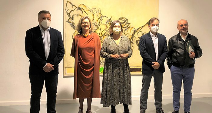 El Gobierno regional destaca que las 60 piezas de la muestra ‘Alberto Corazón. El cazador furtivo’ apuntalan “la memoria creativa del artista”