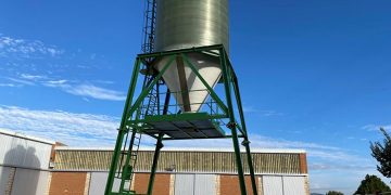 El Gobierno regional instala un silo en la localidad de Huete para el reabastecimiento de sal a los camiones quitanieves