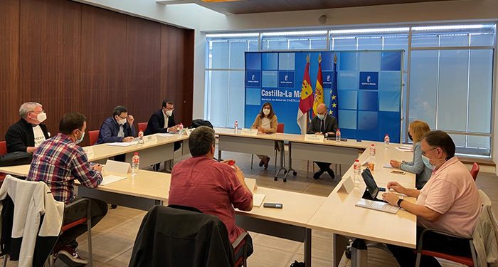 El Gobierno regional y los representantes de los trabajadores de la Mesa Sectorial inician el proceso de negociación para la recuperación de la carrera profesional en el SESCAM