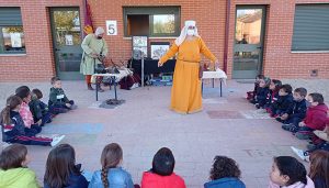 El grupo medieval ‘Conca’ enseña a escolares de Aranjuez la figura de El Cid