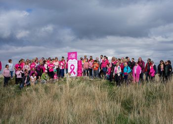 El monumento natural de las Tetas de Viana pone en el mapa la lucha contra el cáncer de mama