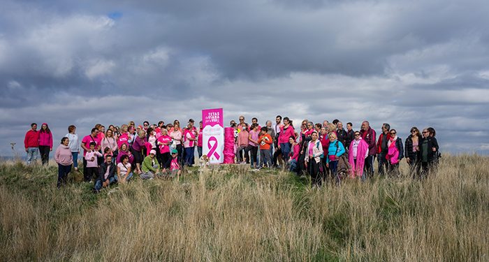 El monumento natural de las Tetas de Viana pone en el mapa la lucha contra el cáncer de mama