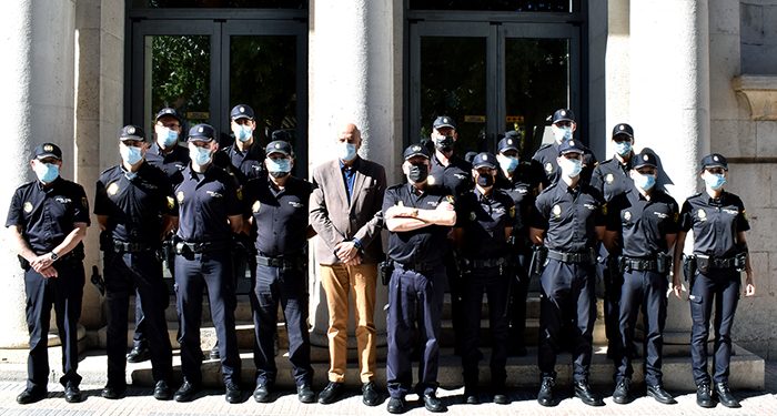 El subdelegado del Gobierno en Cuenca da la bienvenida a los 12 agentes de la Policía Nacional que se incorporan a la Comisaría Provincial