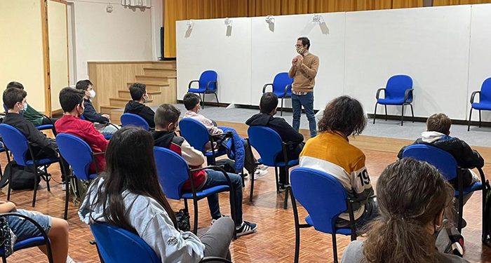 Fran MasterChef imparte una charla a alumnos del IES Pedro Mercedes 1 Fran MasterChef imparte una charla a alumnos del IES Pedro Mercedes