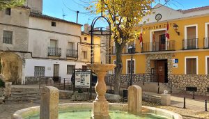 Illana pone en marcha un importante trabajo en renovación de redes y cooperación económica con las urbanizaciones