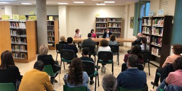 La Biblioteca Aguirre acoge la presentación del duodécimo libro de Estrella Cachero, ‘Por qué no lo había visto venir’