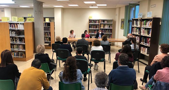 La Biblioteca Aguirre acoge la presentación del duodécimo libro de Estrella Cachero, ‘Por qué no lo había visto venir’