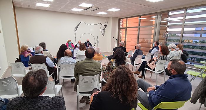 La biblioteca municipal de Guadalajara rinde homenaje al poeta que le da nombre, José Antonio Suárez de Puga, en la celebración del Día de las Bibliotecas