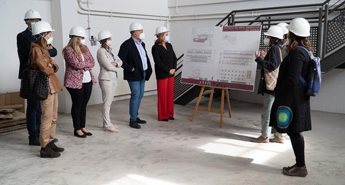 La consejera de Educación pone como centro de referencia de proyectos bilingües el CEIP ‘Isaac Albéniz’ de Cuenca 1 La consejera de Educación pone como centro de referencia de proyectos bilingües el CEIP ‘Isaac Albéniz’ de Cuenca