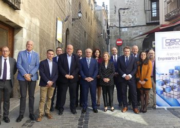 La patronal conquense agasaja a Javier Talavera antes de recibir el premio CECAM por la provincia La patronal conquense agasaja a Javier Talavera antes de recibir el premio CECAM por la provincia