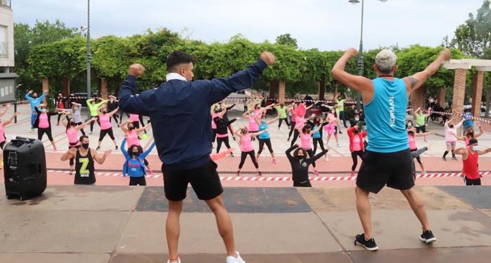 La Plaza del Pueblo de Cabanillas acogerá una «masterclass» solidaria de zumba a beneficio de la AECC 1 La Plaza del Pueblo de Cabanillas acogerá una «masterclass» solidaria de zumba a beneficio de la AECC