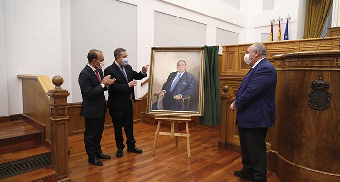 Las Cortes regionales cuelgan el retrato de su expresidente Tirado en un acto de reconocimiento a “la cultura del acuerdo y el entendimiento”