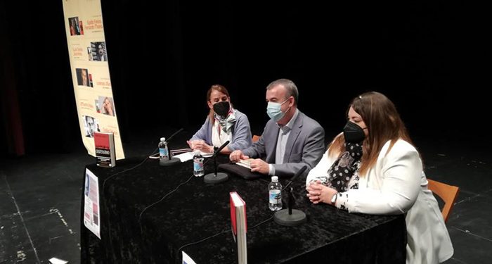 Lorenzo Silva pone en valor el “sentimiento castellano” durante la presentación de su libro en Tarancón dentro de ‘Cuenca Lee’