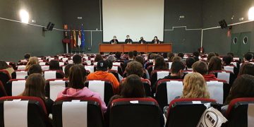 Luis García Jambrina destaca en Cuenca el “gran estímulo” que suponen los encuentros con los lectores, donde “ves que escribir tiene sentido”