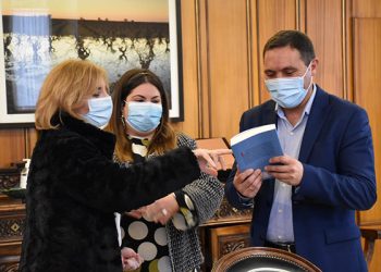 Martínez Chana señala que es “un orgullo” tener en la provincia finalistas del Premio Planeta como Ana Isabel Fernández Martínez Chana señala que es “un orgullo” tener en la provincia finalistas del Premio Planeta como Ana Isabel Fernández