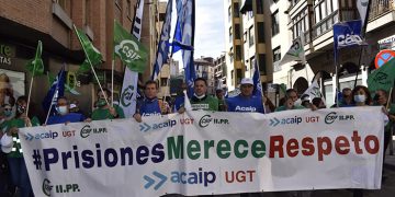 Más de 400 representantes sindicales de CSIF y ACAIP-UGT se manifiestan en Cuenca para exigir mejoras laborales en prisiones
